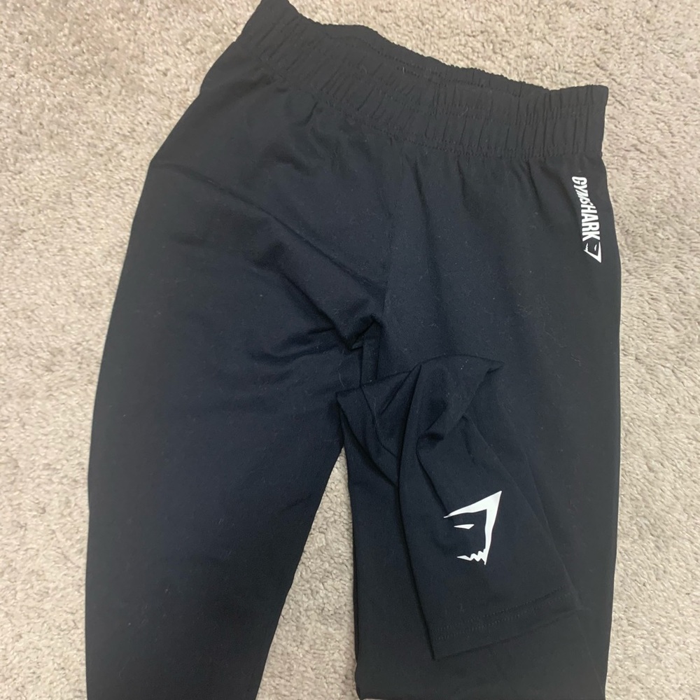 Gym shark leggings